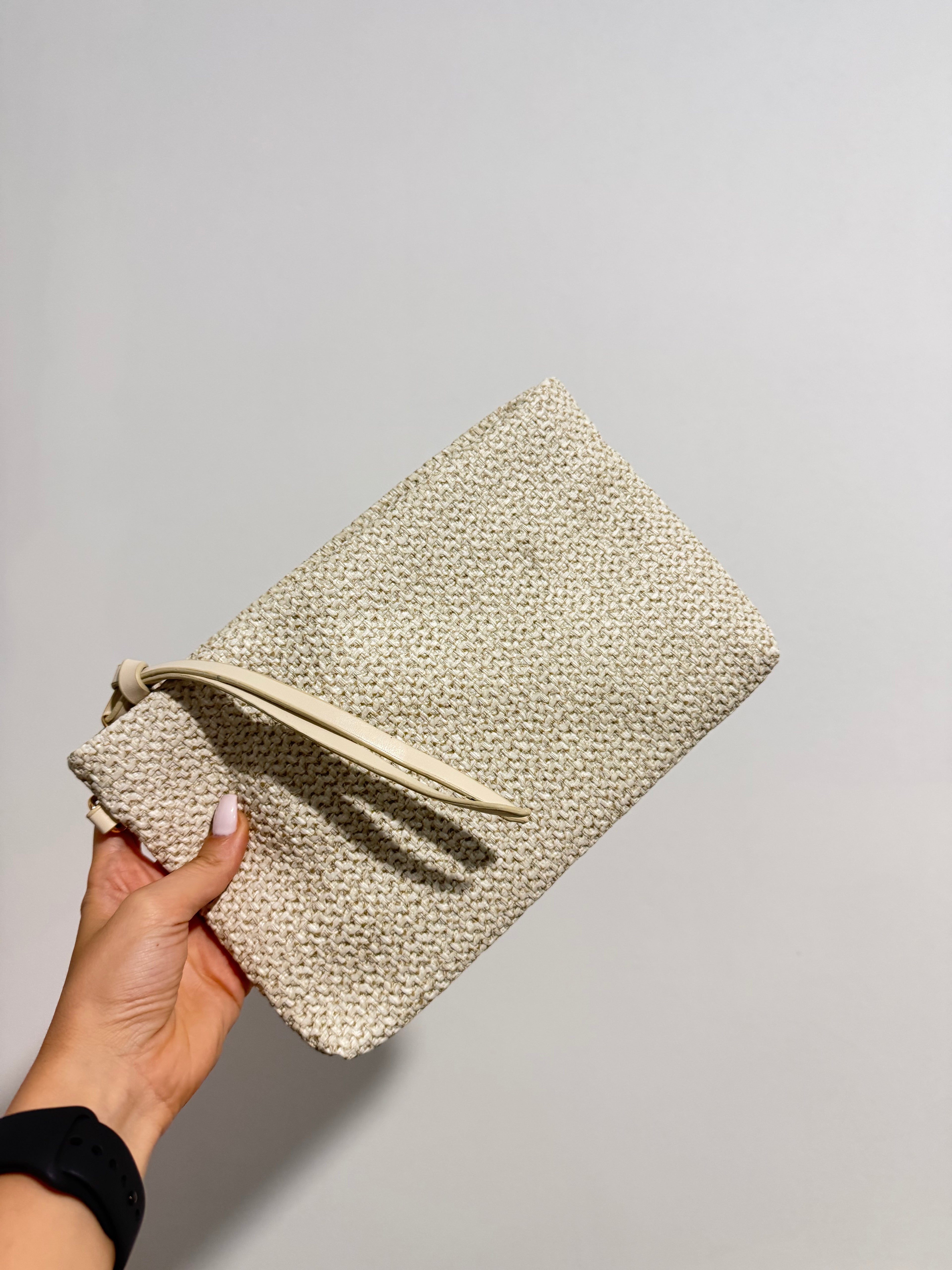 Mia Straw Pouch