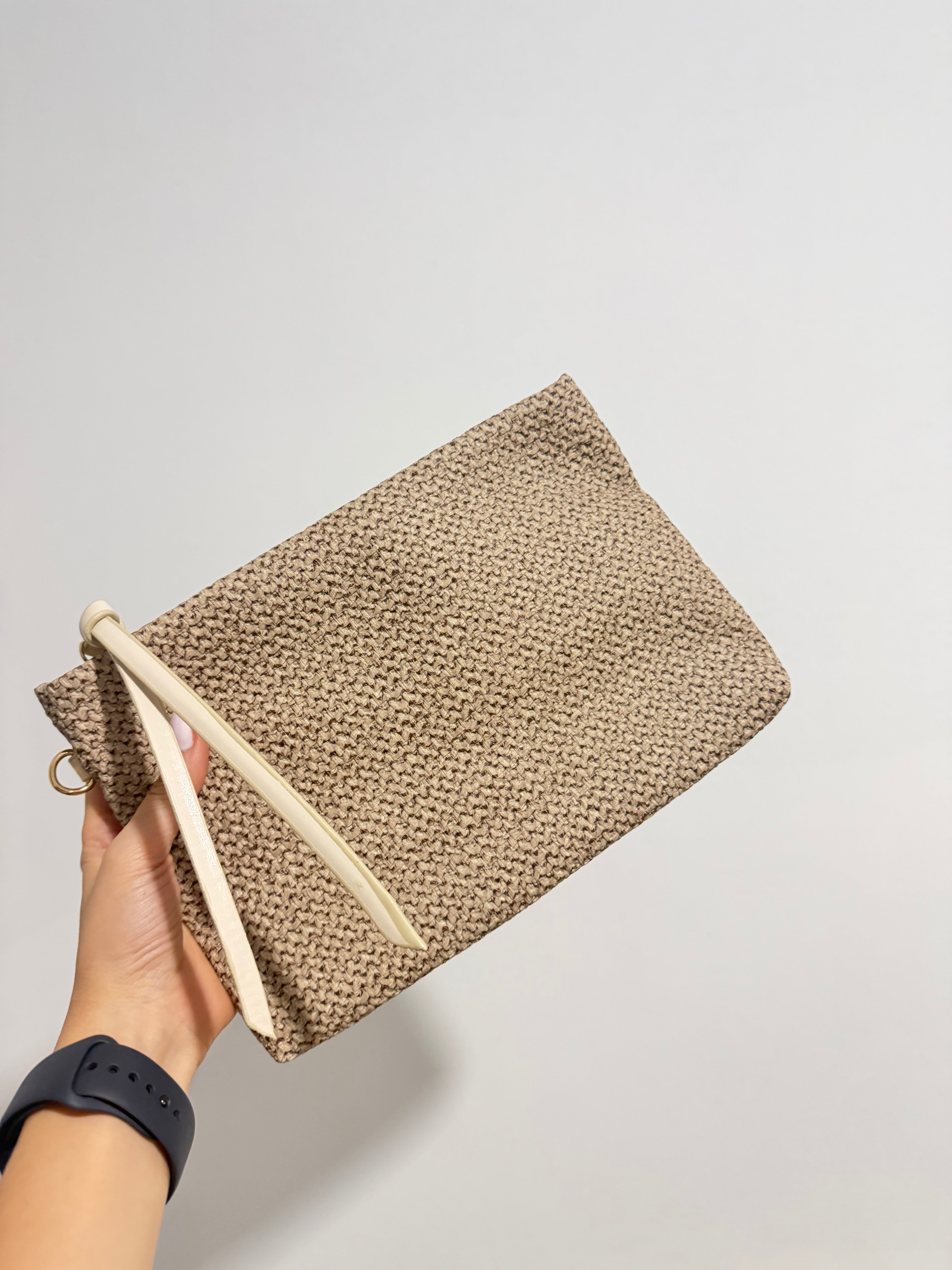 Mia Straw Pouch